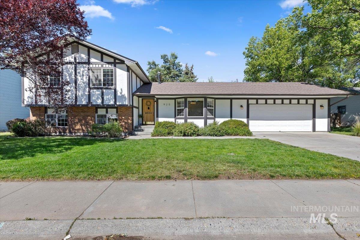 925 N 14th E