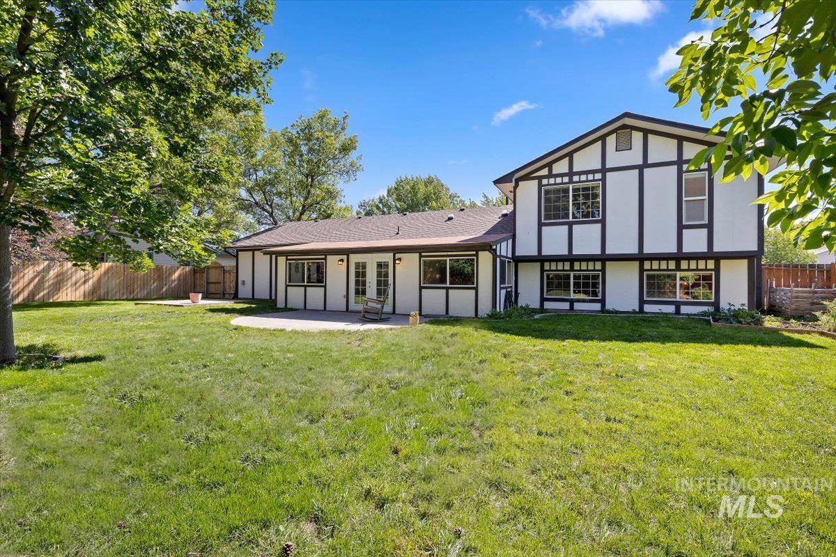 925 N 14th E