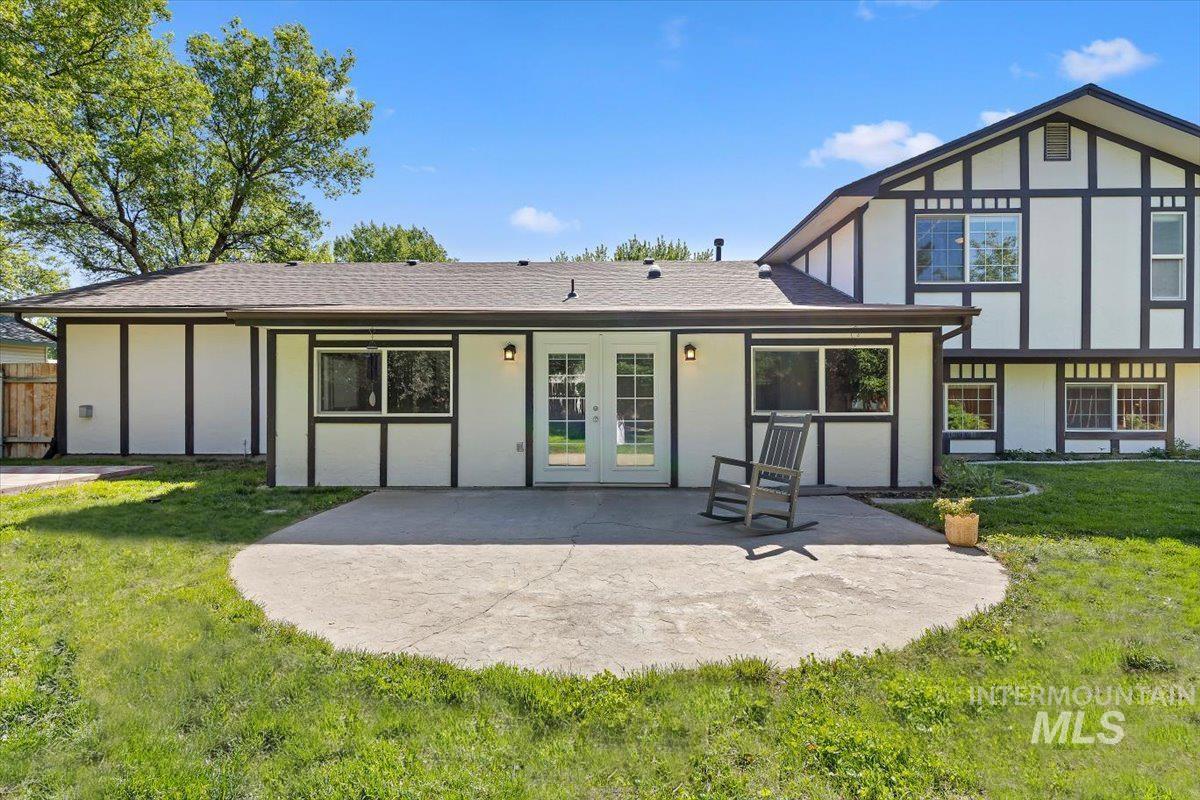 925 N 14th E