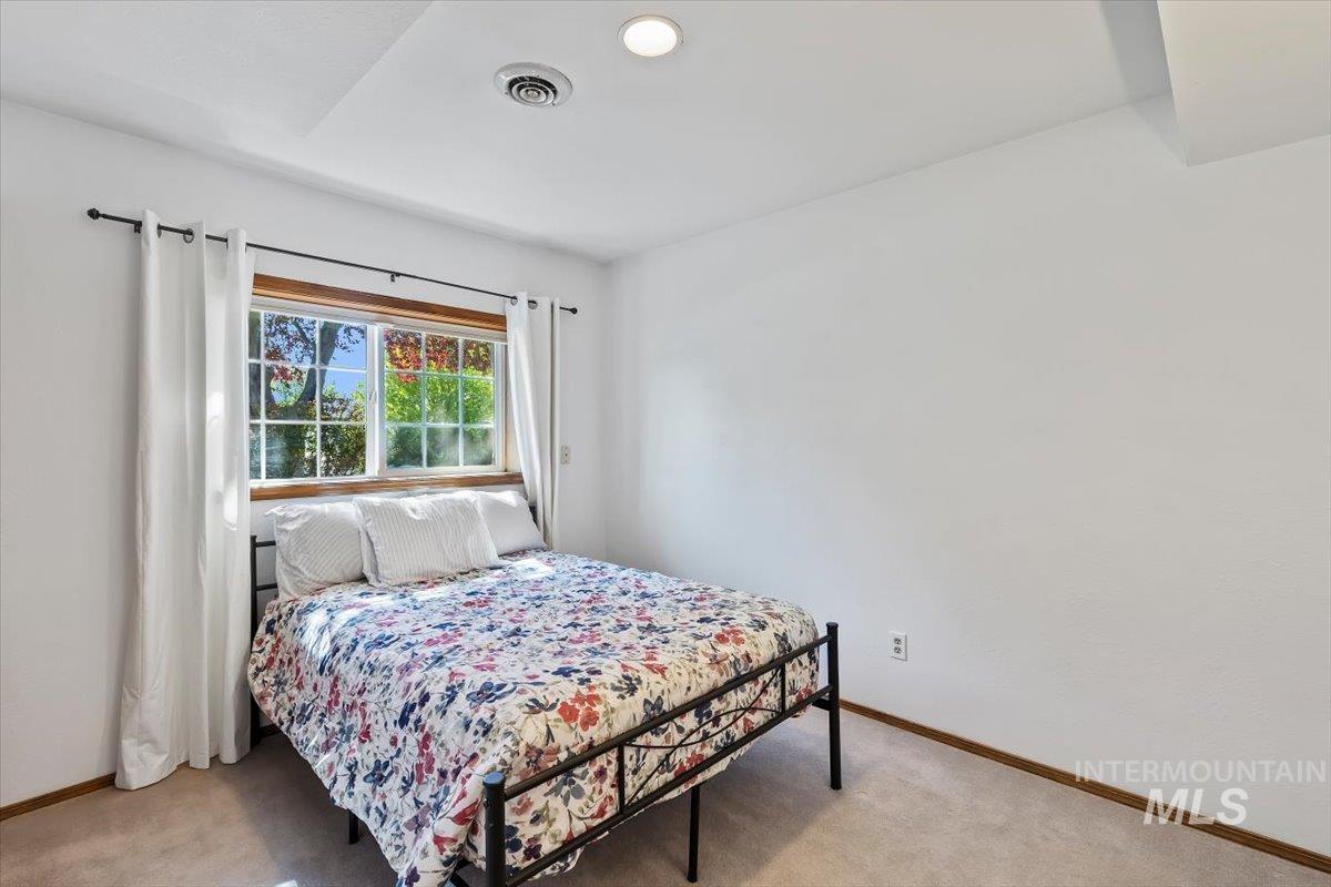 925 N 14th E
