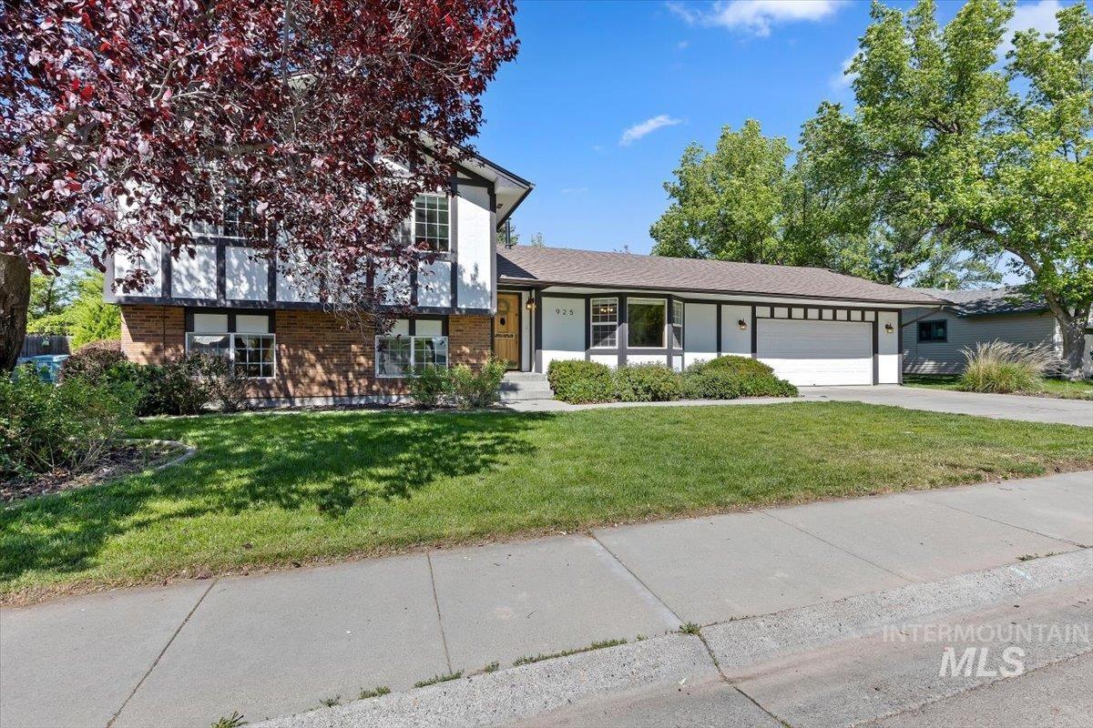 925 N 14th E
