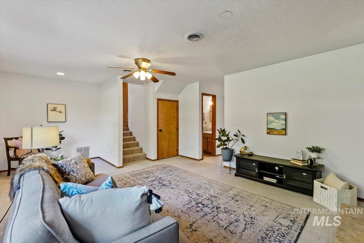 925 N 14th E