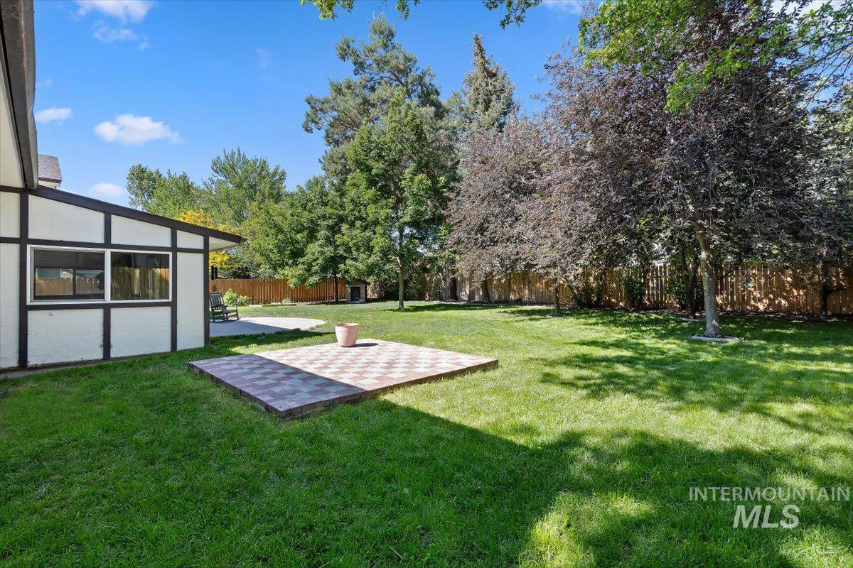 925 N 14th E