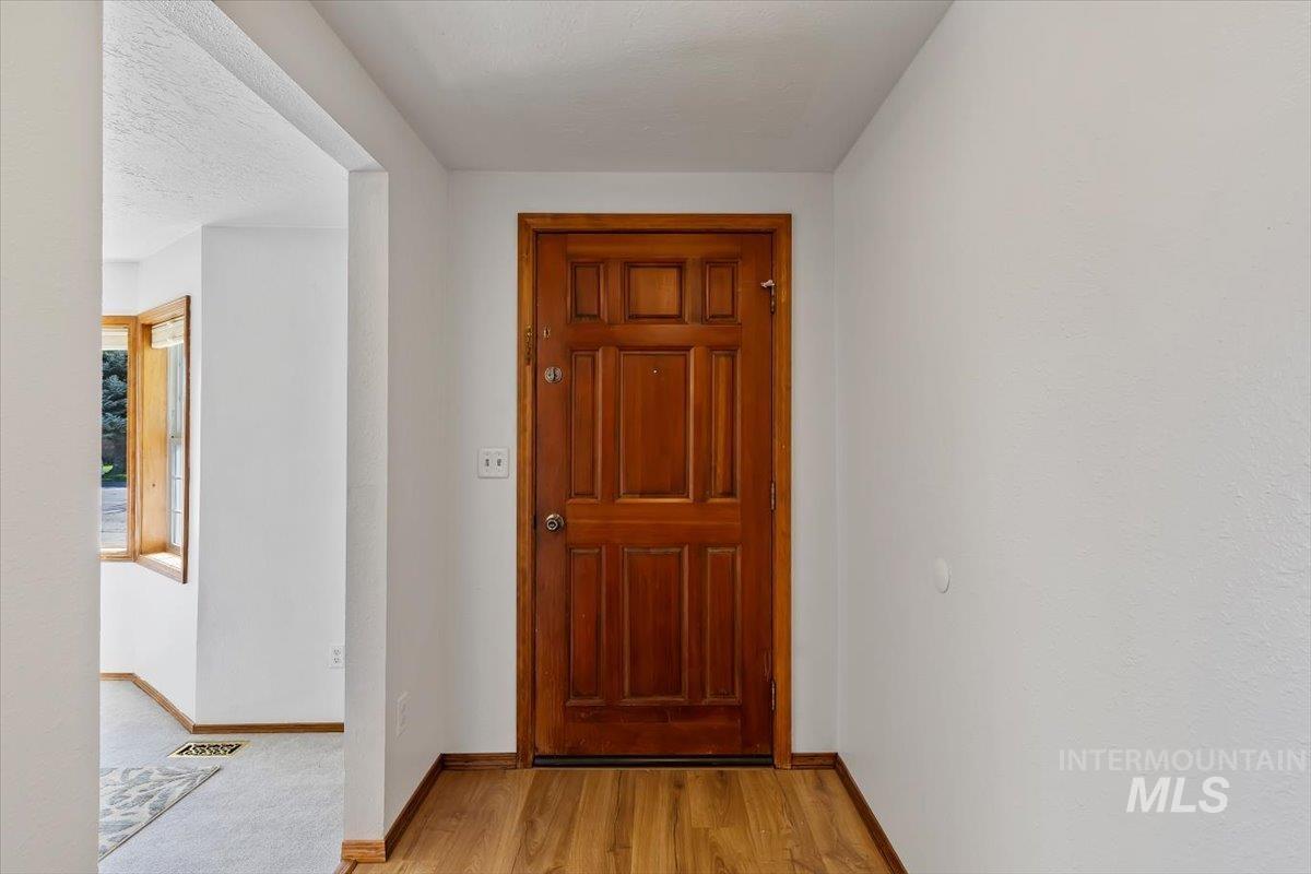 925 N 14th E