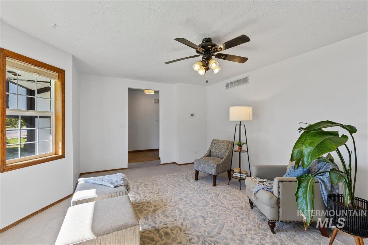 925 N 14th E