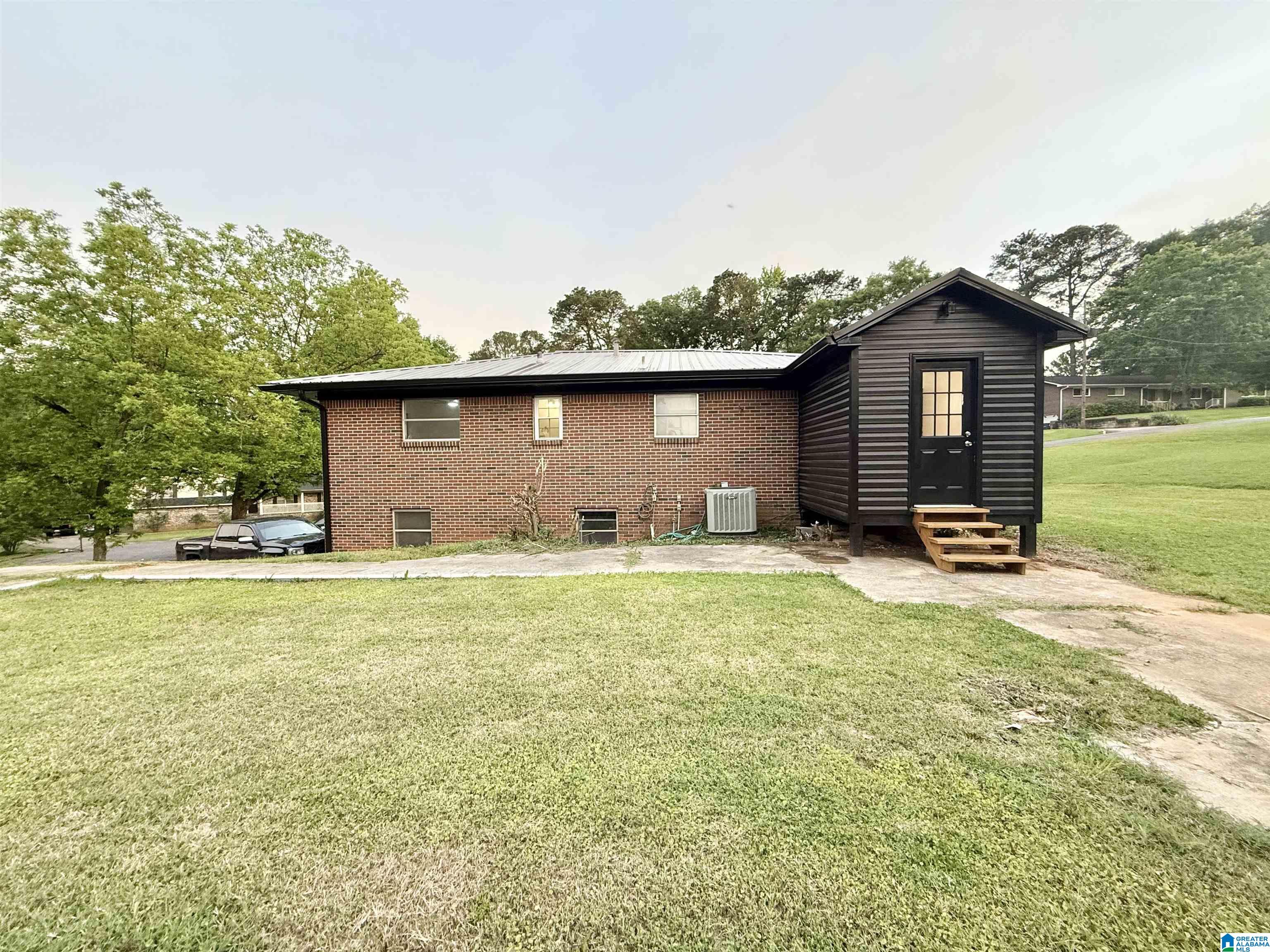 1015 FOREST CIRCLE