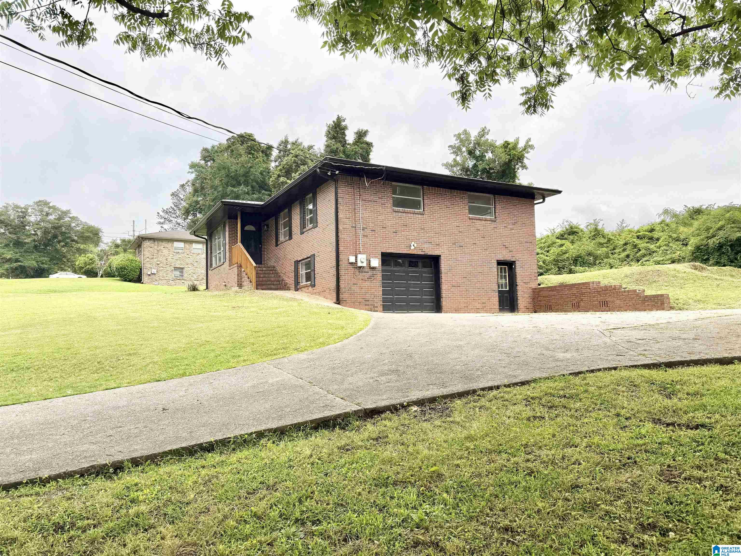1015 FOREST CIRCLE