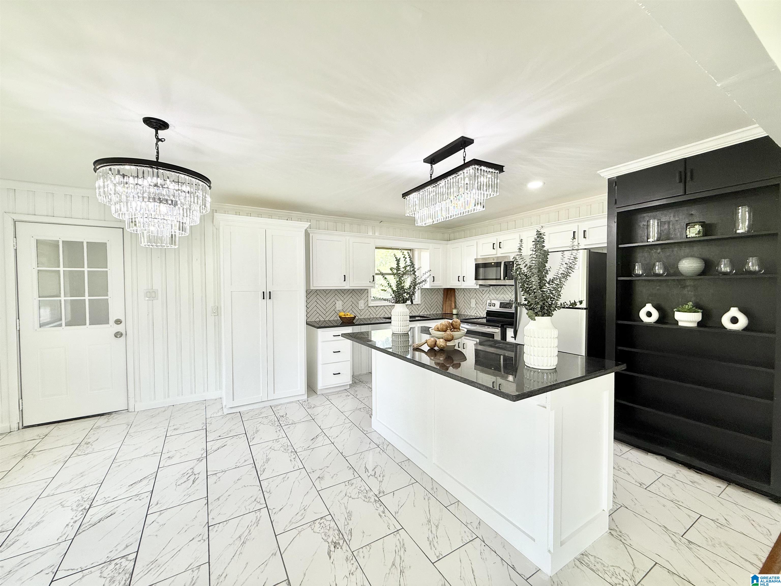 1015 FOREST CIRCLE