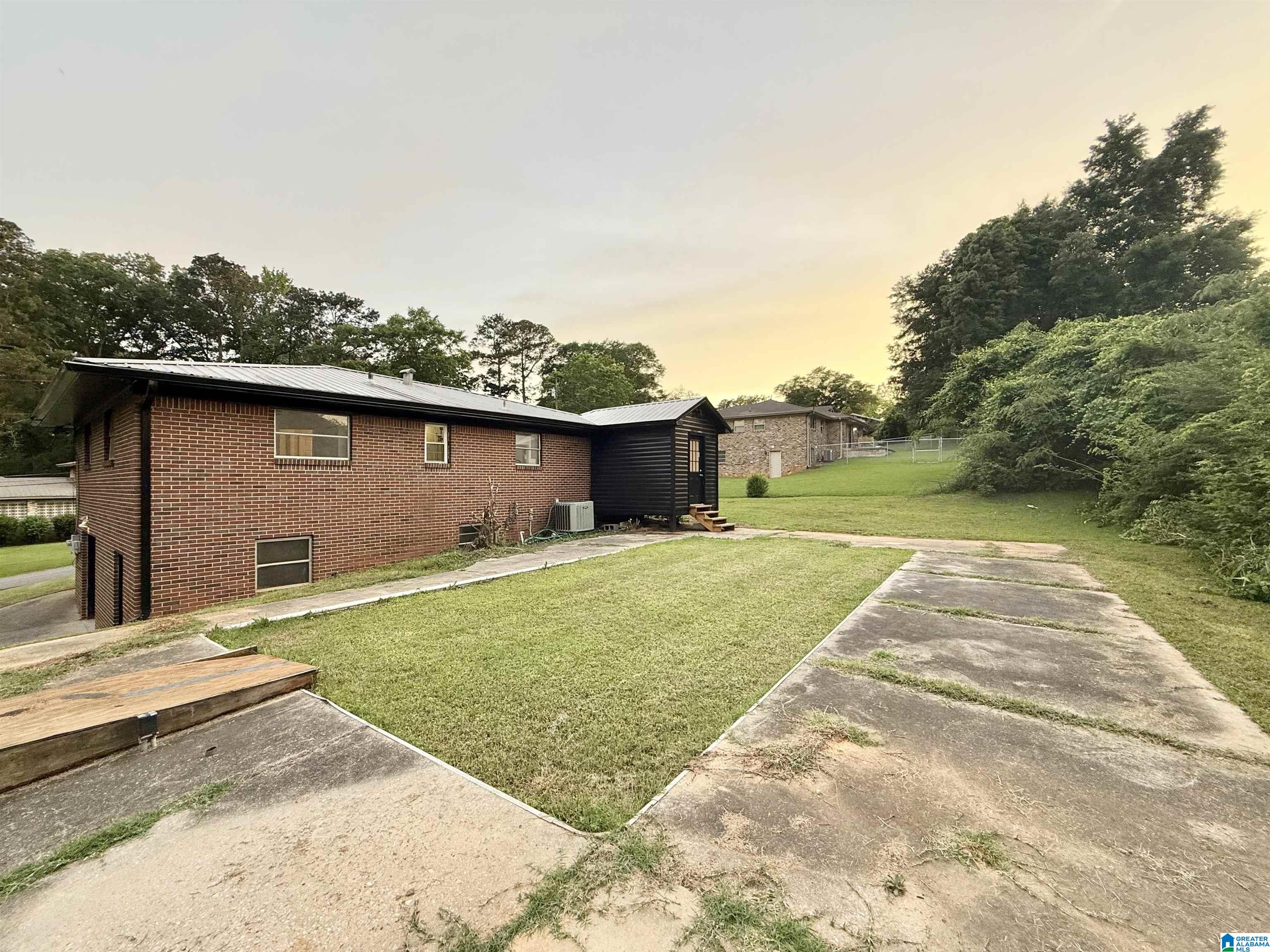 1015 FOREST CIRCLE