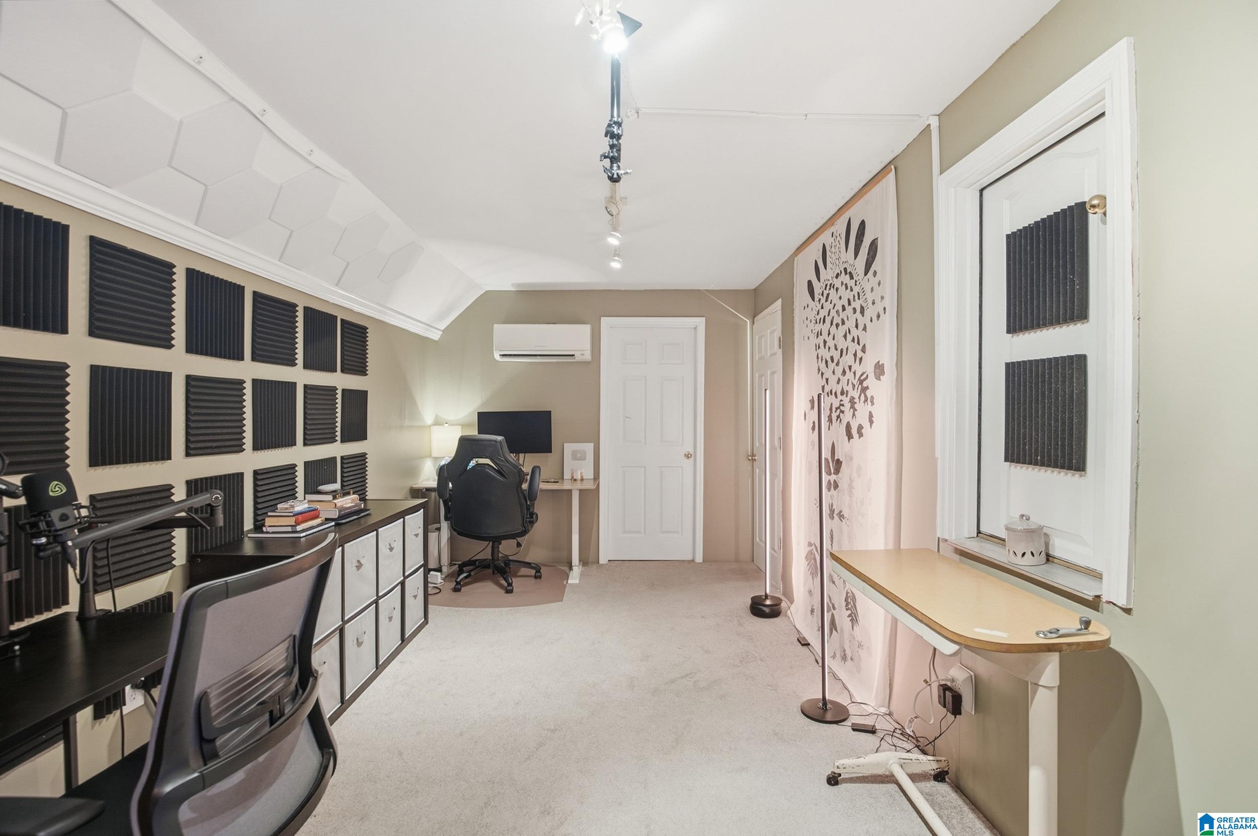 6861 OAK LEAF LANE