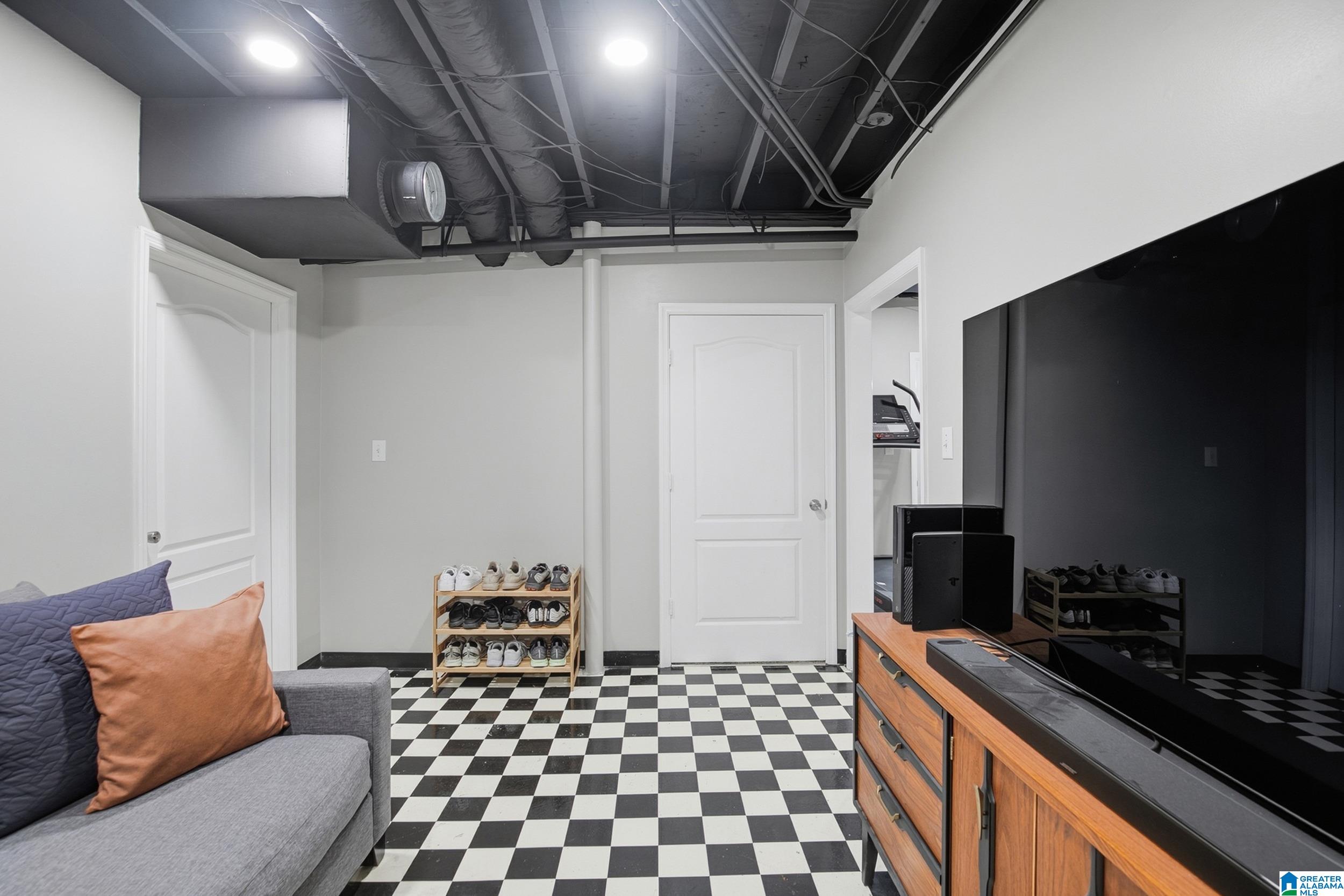 6861 OAK LEAF LANE