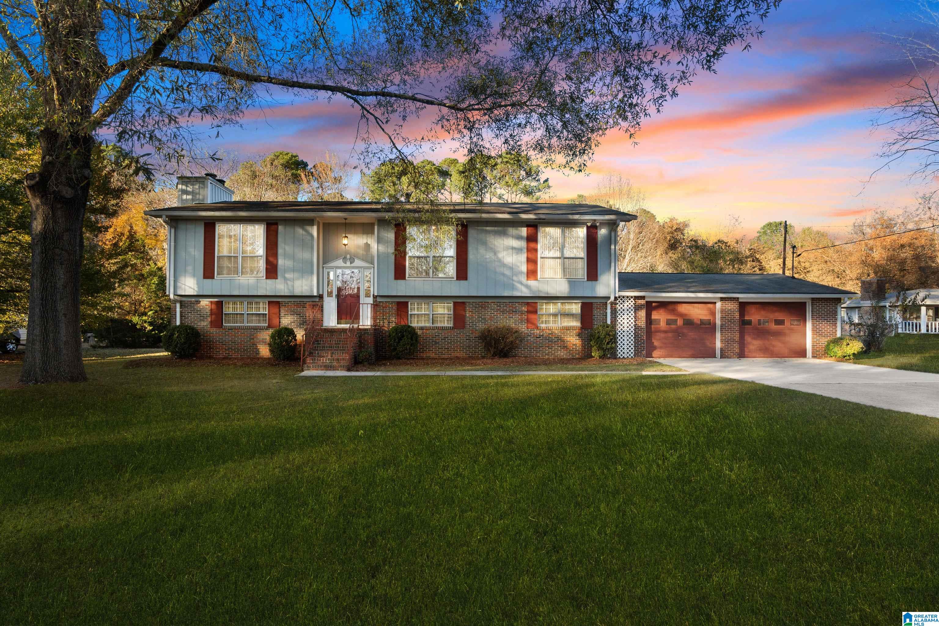 724 SUNNY LANE DRIVE