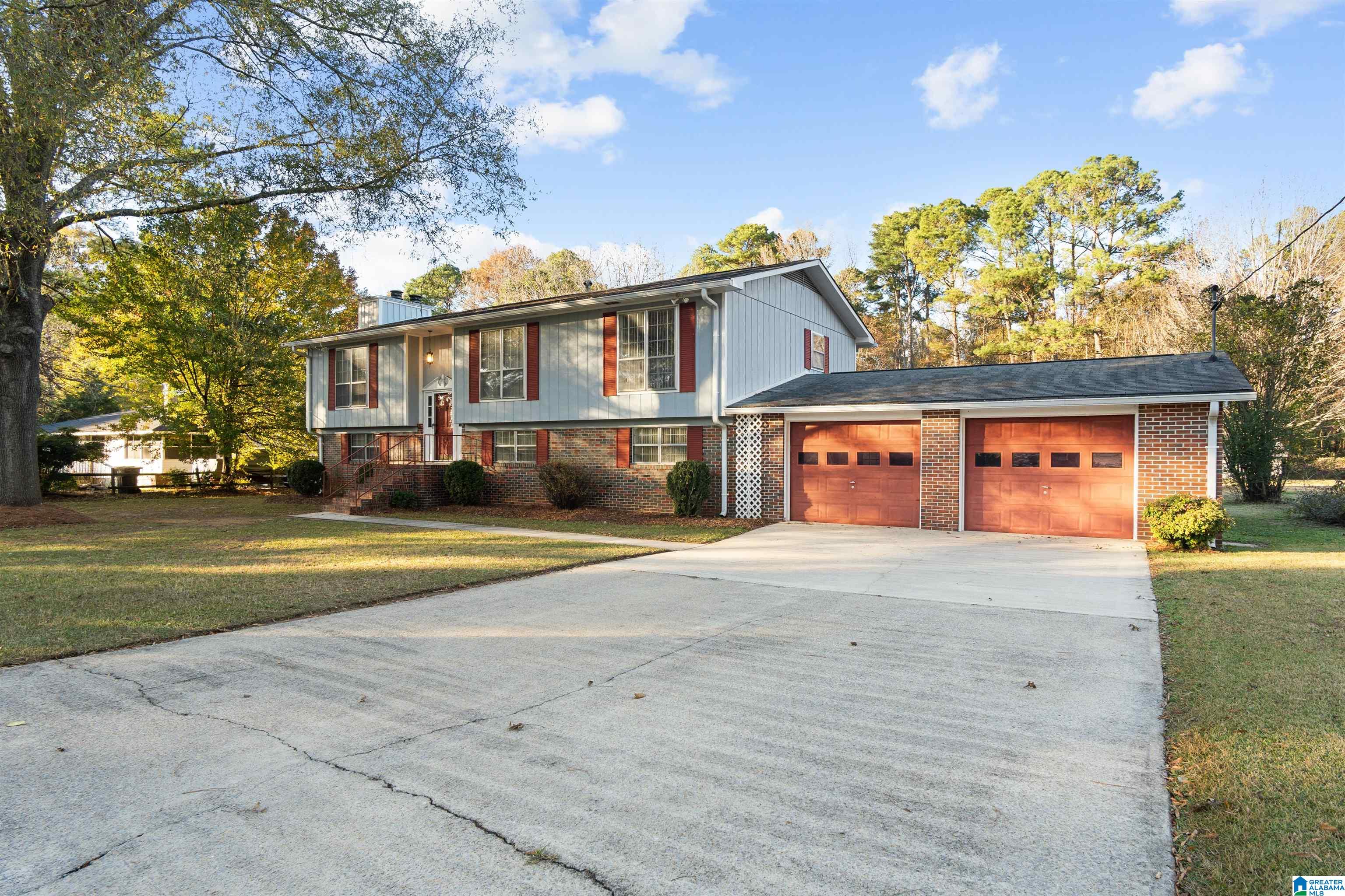 724 SUNNY LANE DRIVE