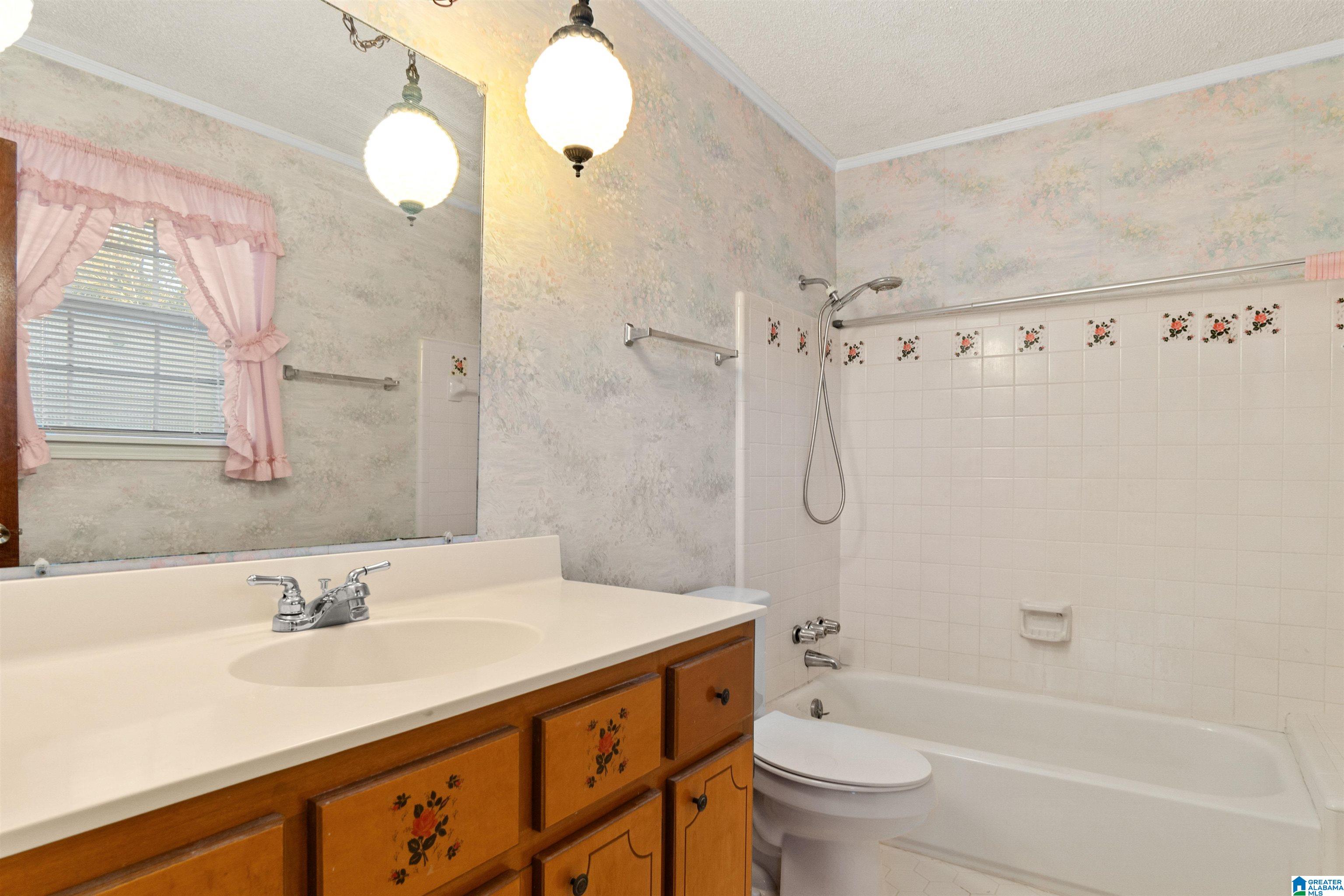 724 SUNNY LANE DRIVE