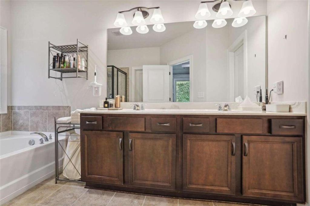 1122 Hibiscus Way