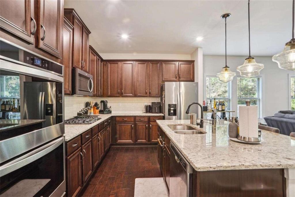 1122 Hibiscus Way