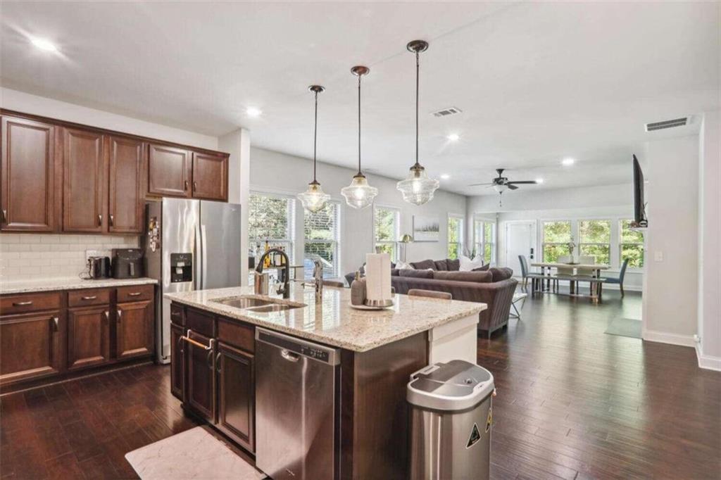 1122 Hibiscus Way