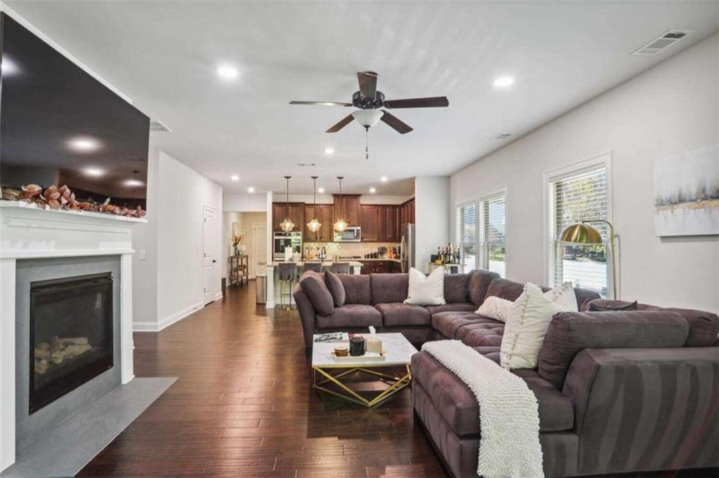 1122 Hibiscus Way