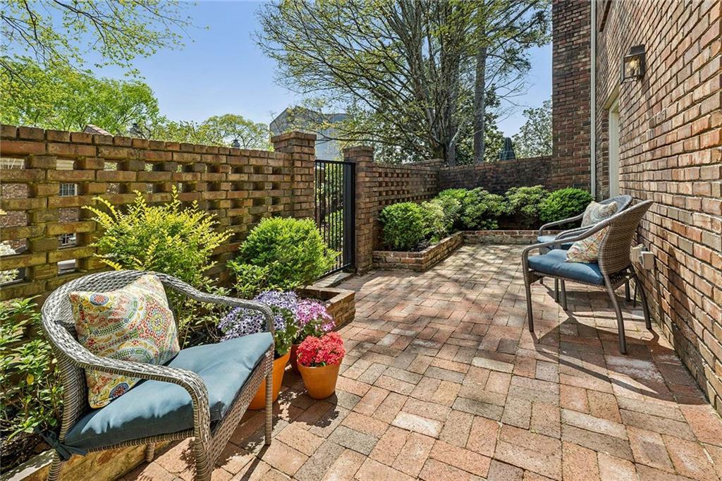 70 Old Ivy Road NE Unit 23
