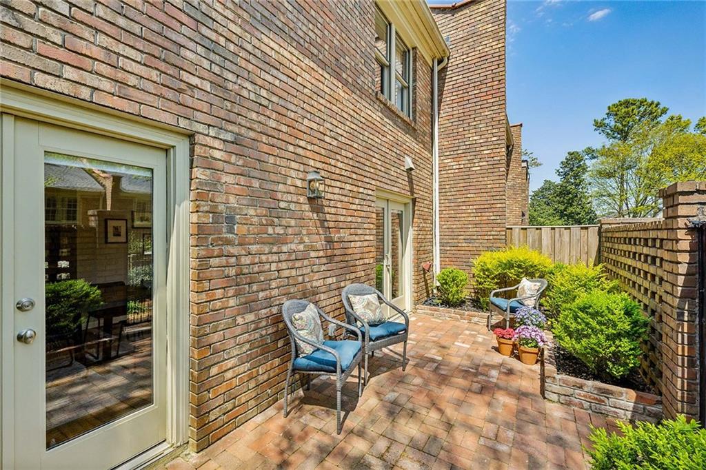 70 Old Ivy Road NE Unit 23