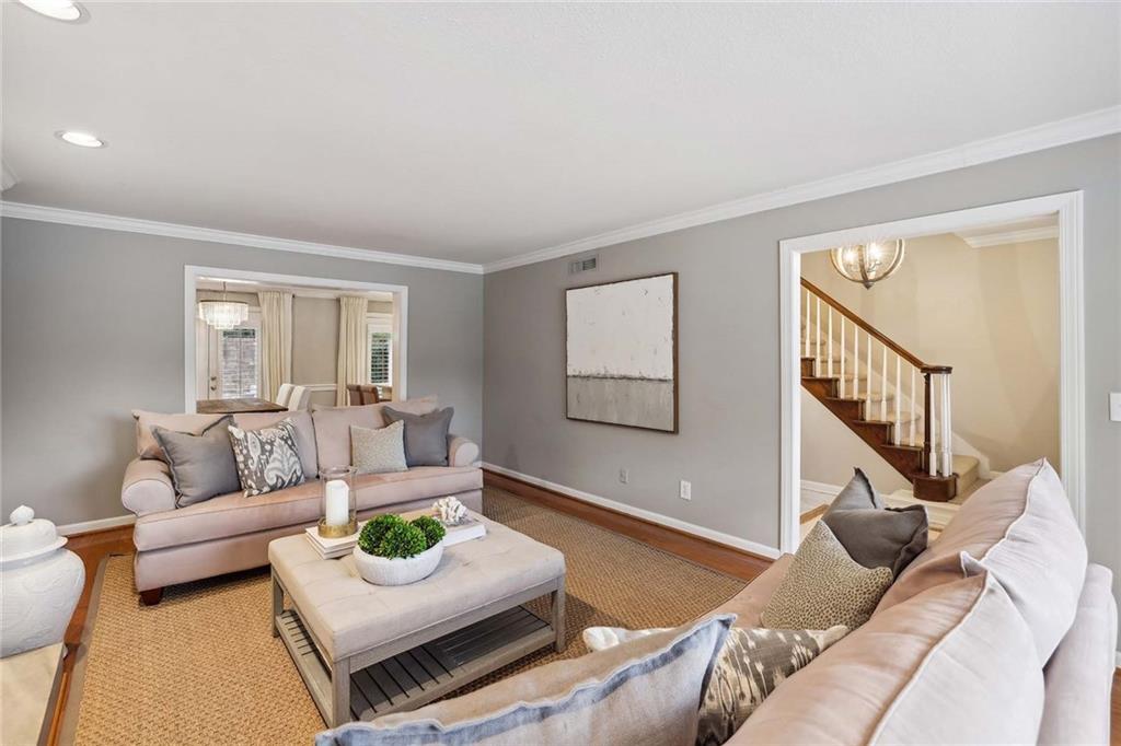 9 Stratford Hall Place NE