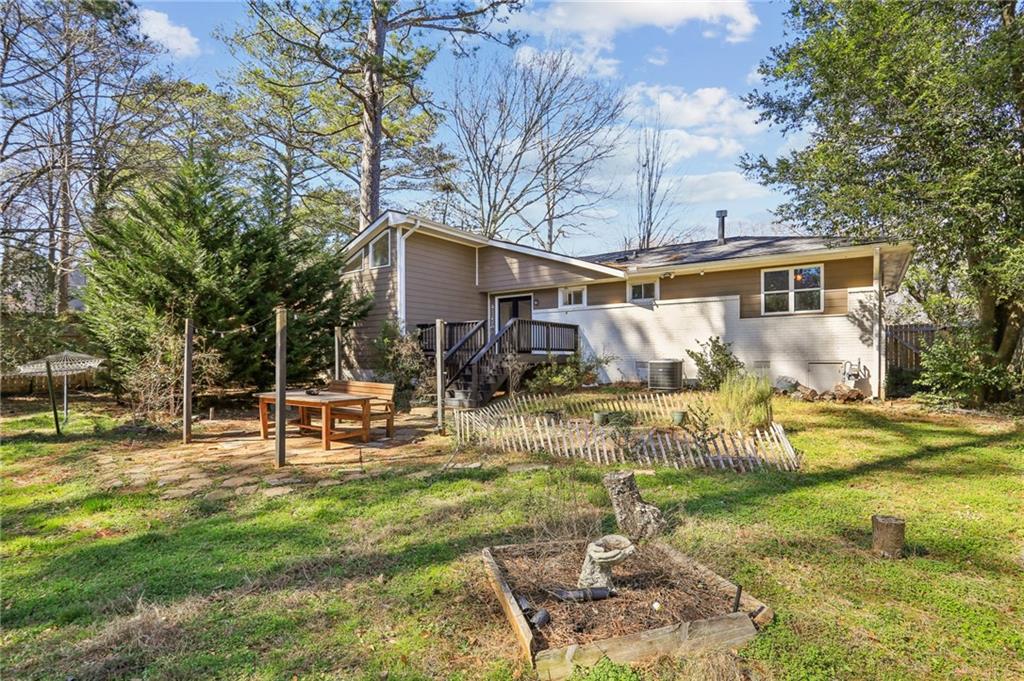 1609 Tanager Circle