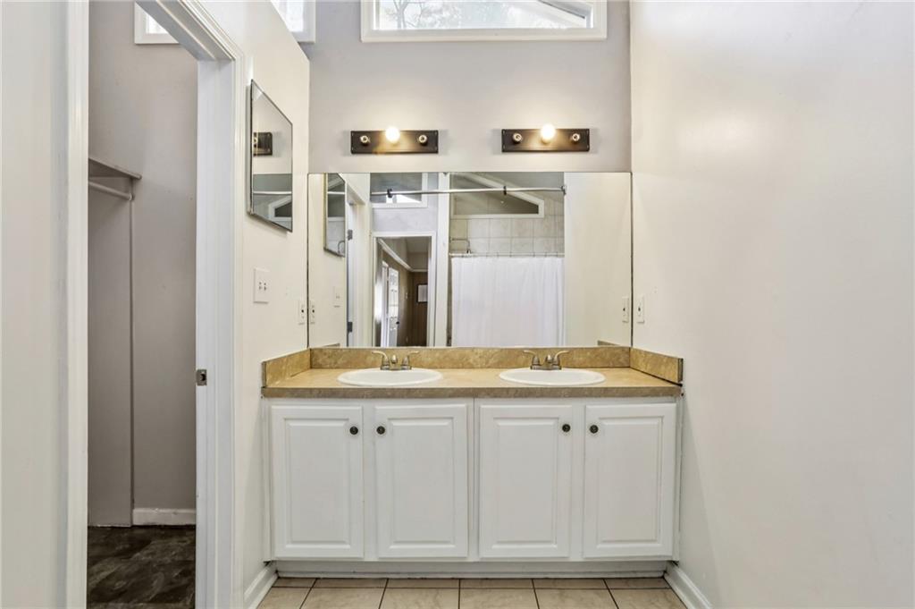 1609 Tanager Circle
