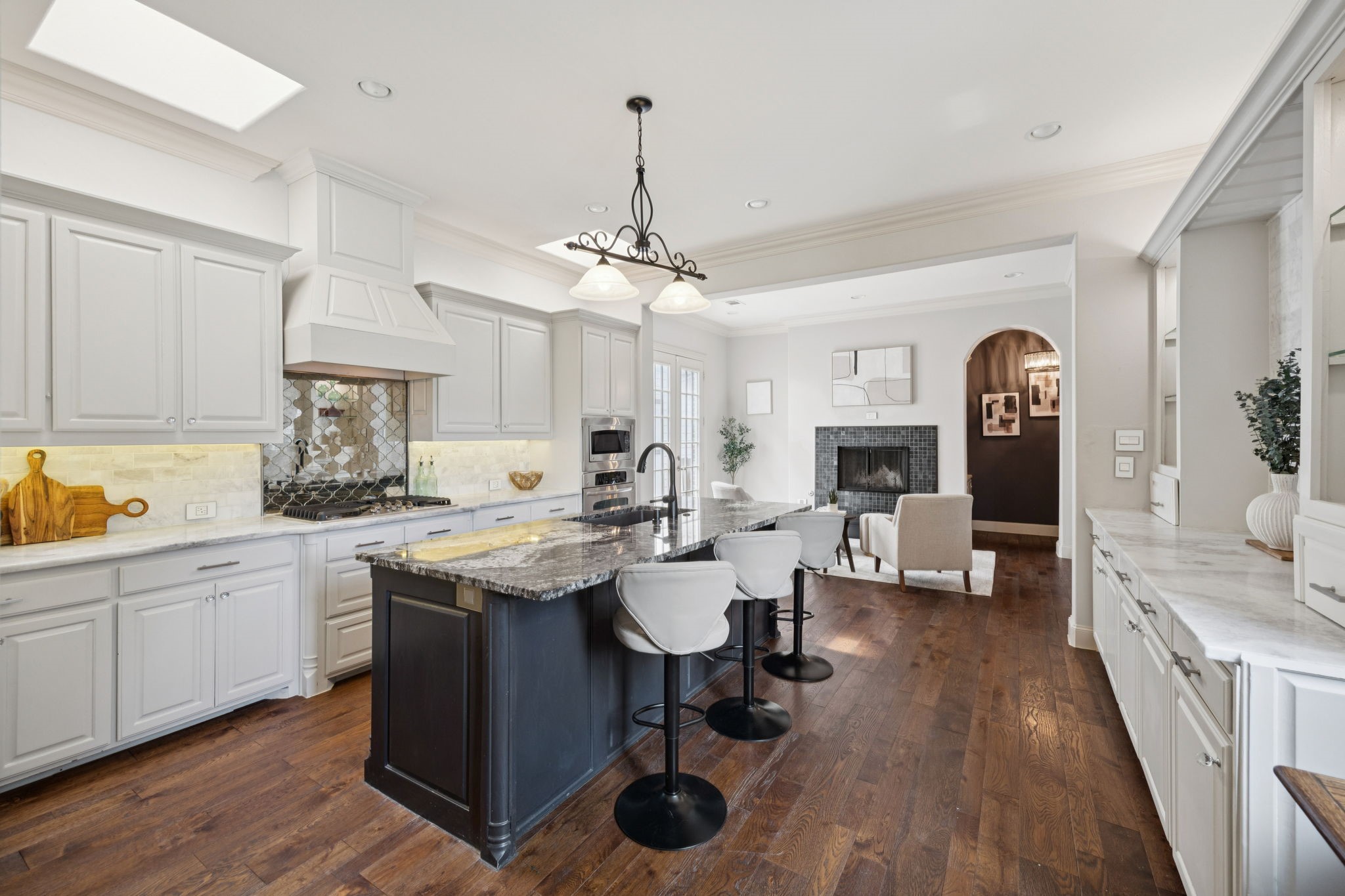 800 Chapel Hill Lane