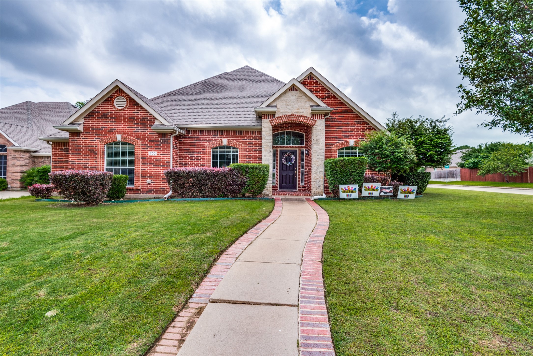 700 Dover Heights Trail