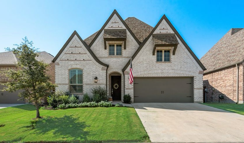 1633 Everitt Trail