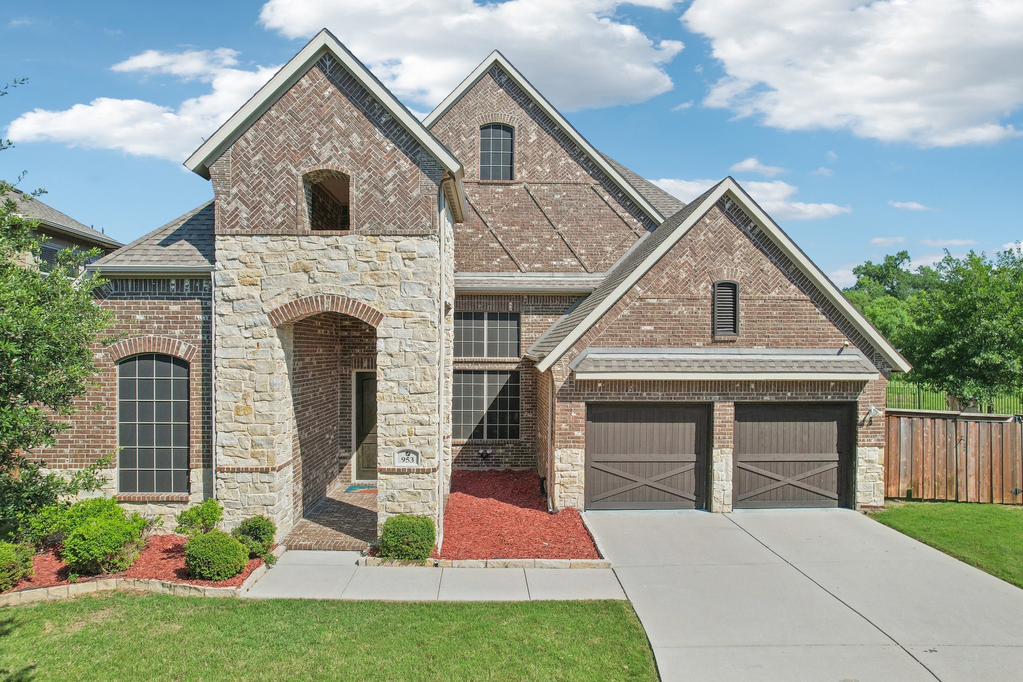953 Snowshill Trail