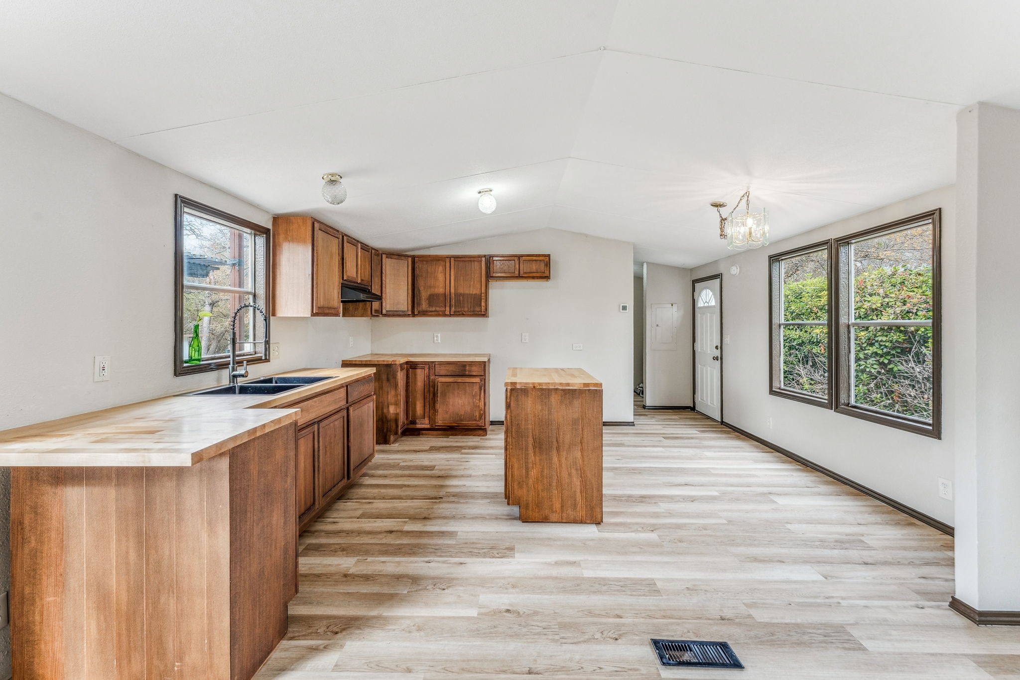 554 Blue Jay Court