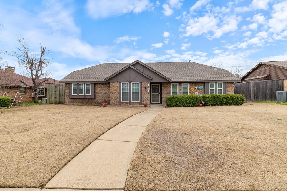 1538 N Valley Parkway