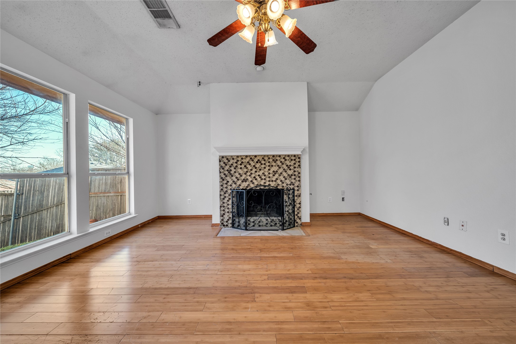 1406 Courtland Lane