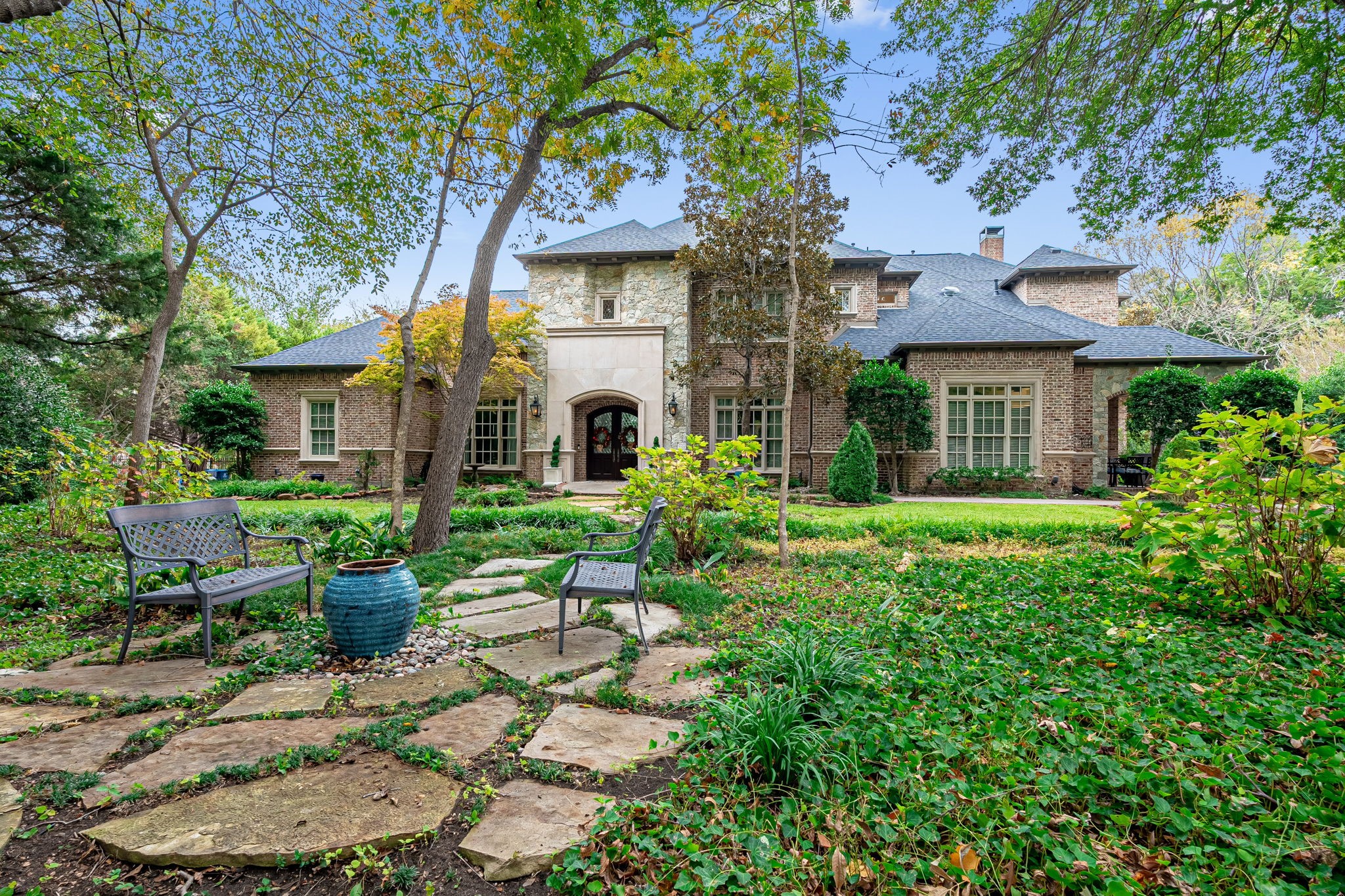 410 Oakwood Trail