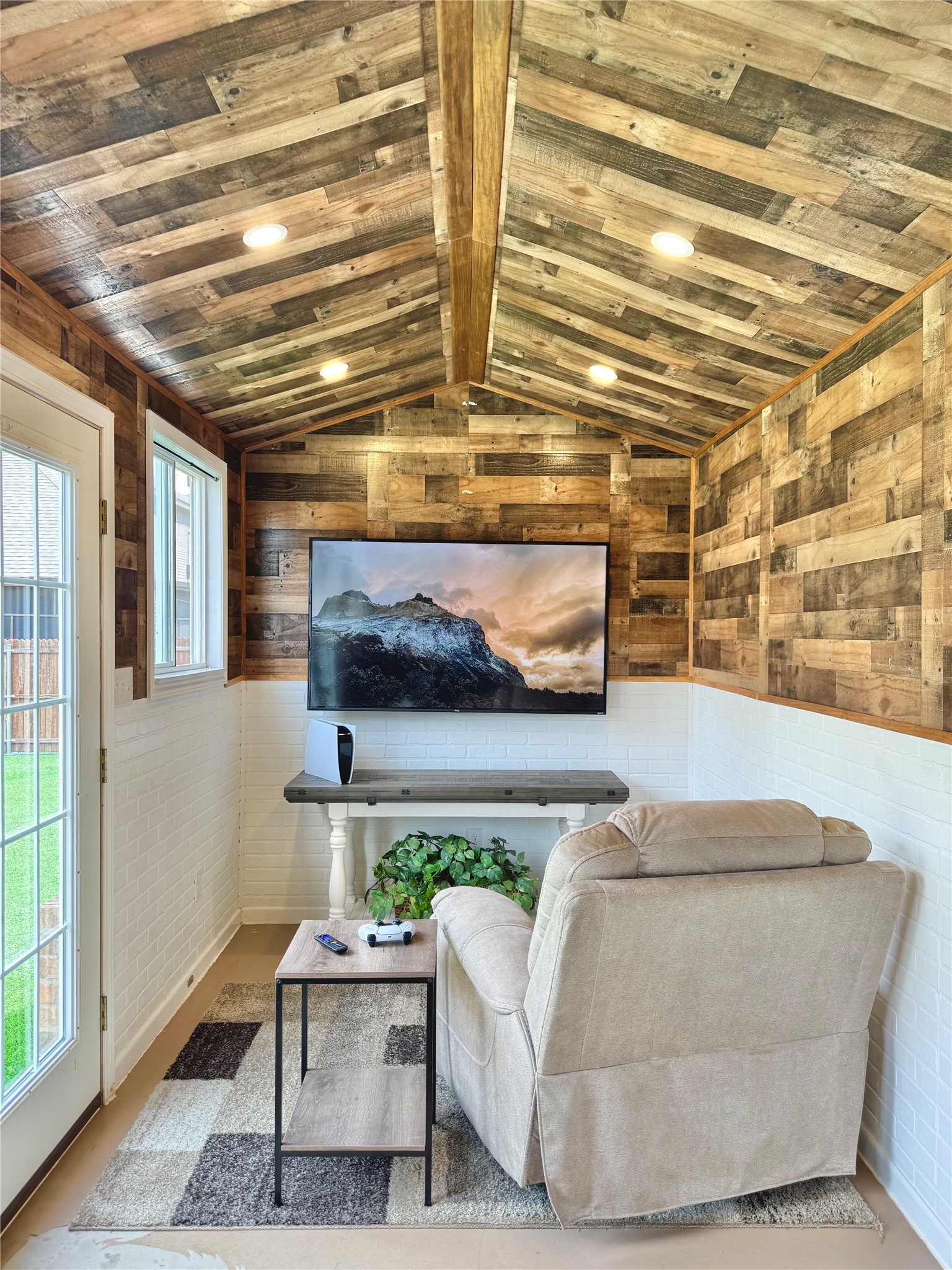 6025 Pine River Lane