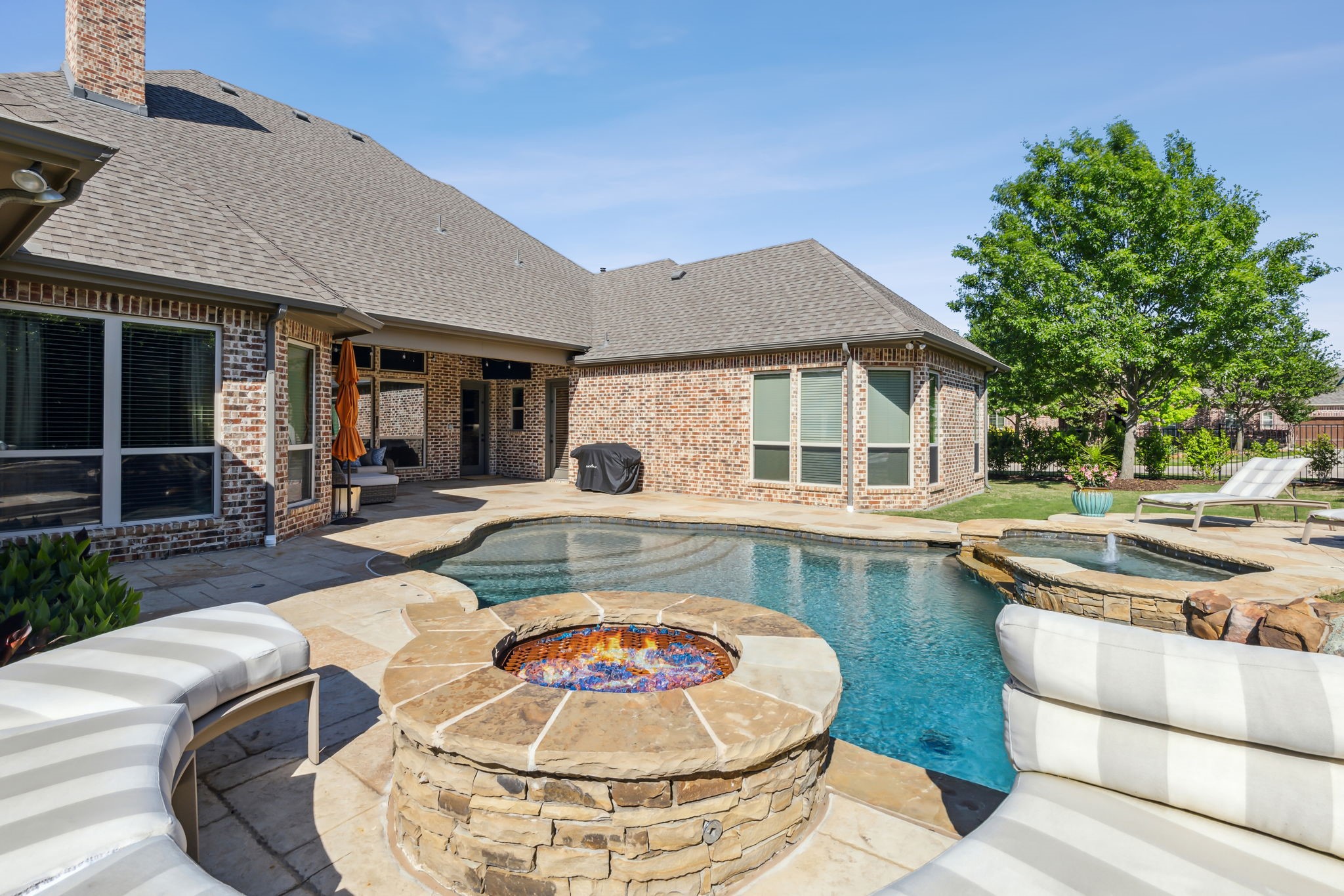 2460 Sunny Knoll Circle