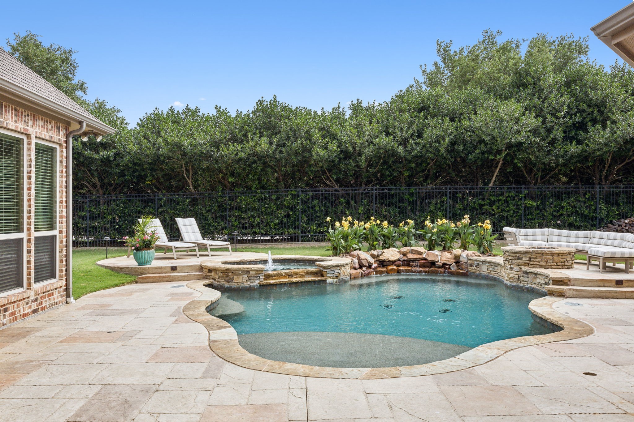 2460 Sunny Knoll Circle