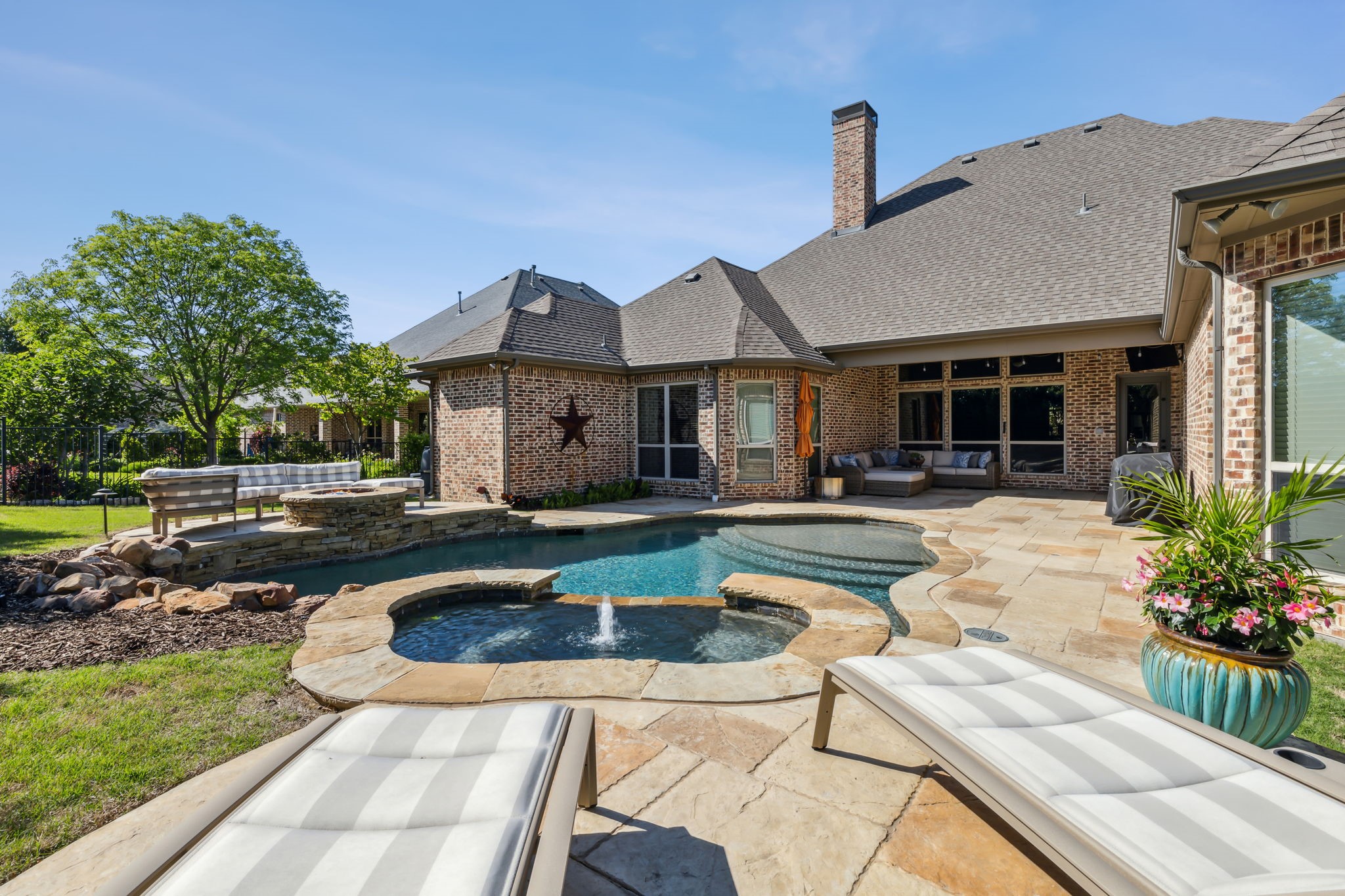 2460 Sunny Knoll Circle