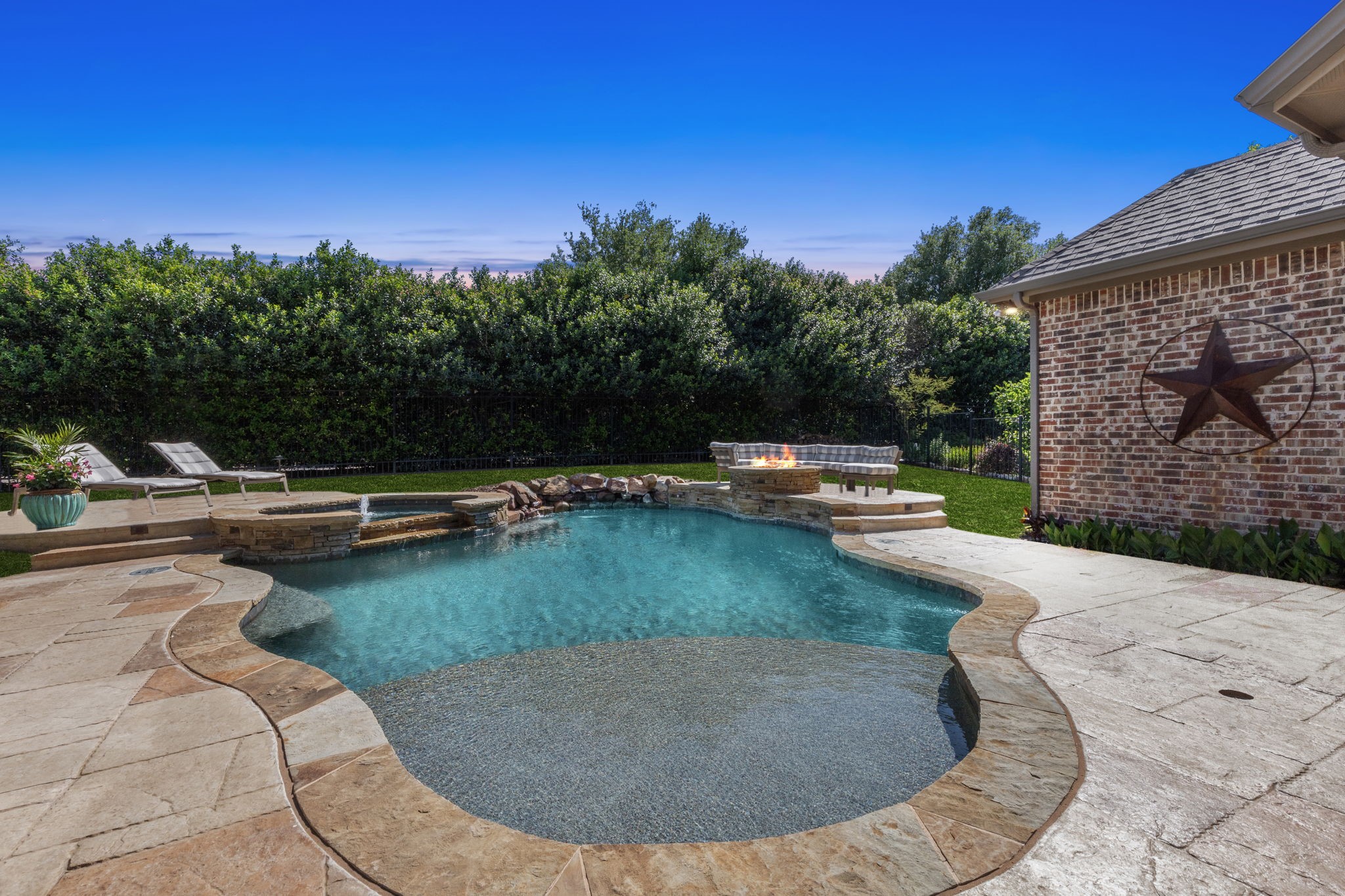 2460 Sunny Knoll Circle