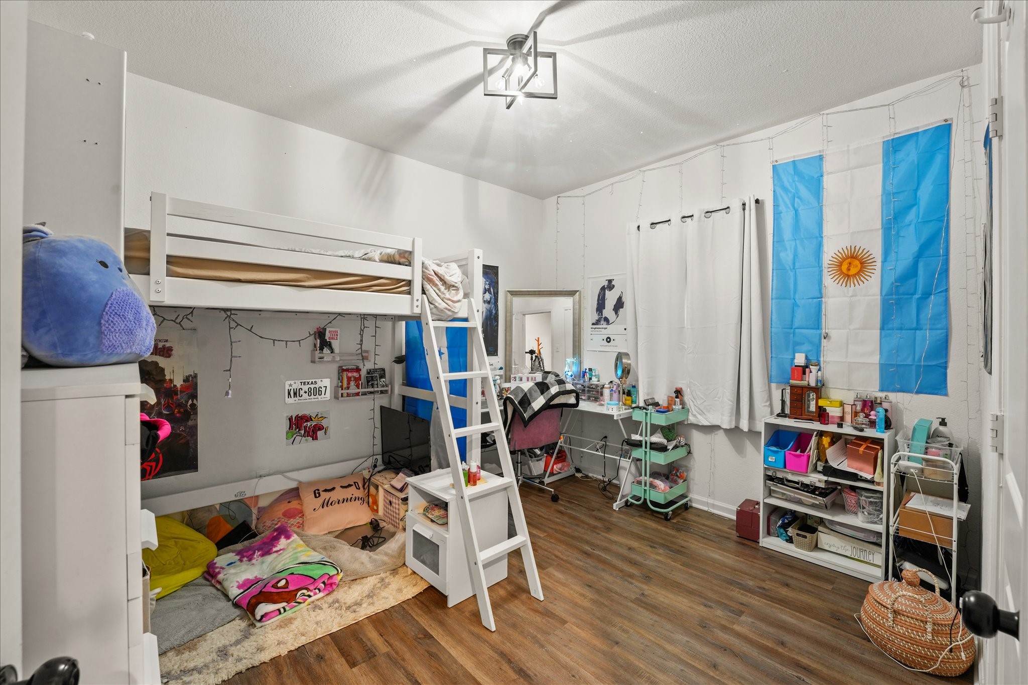 725 Peach Tree Lane