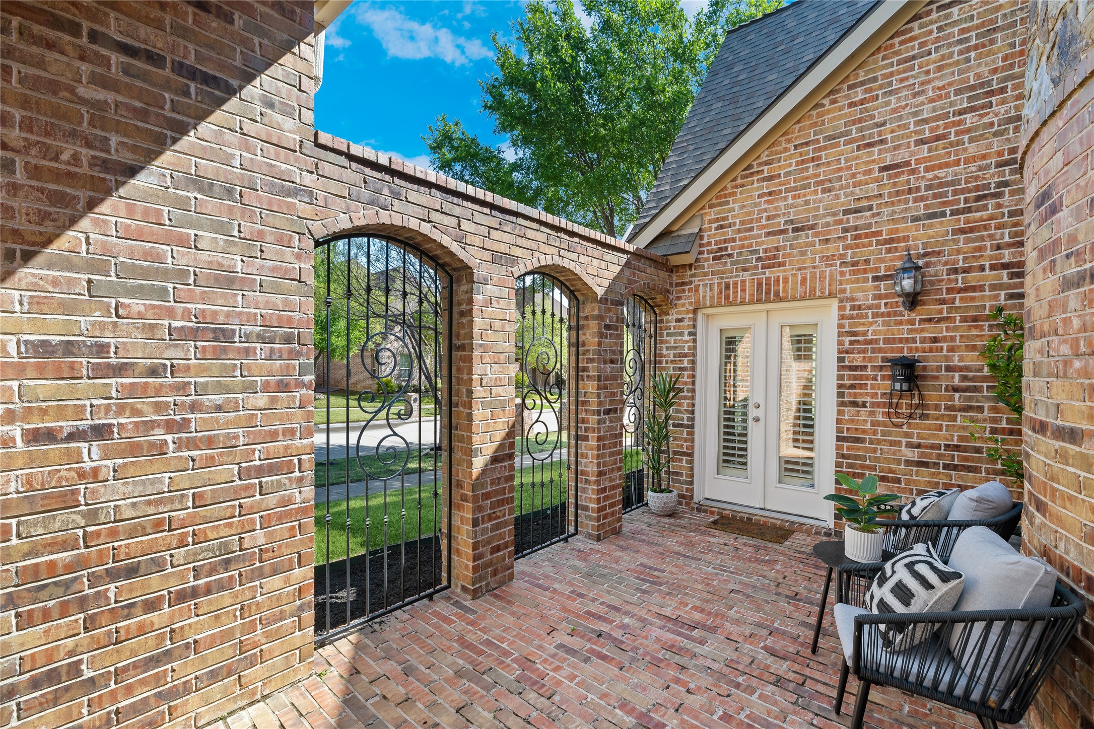 3031 Bainbridge Lane
