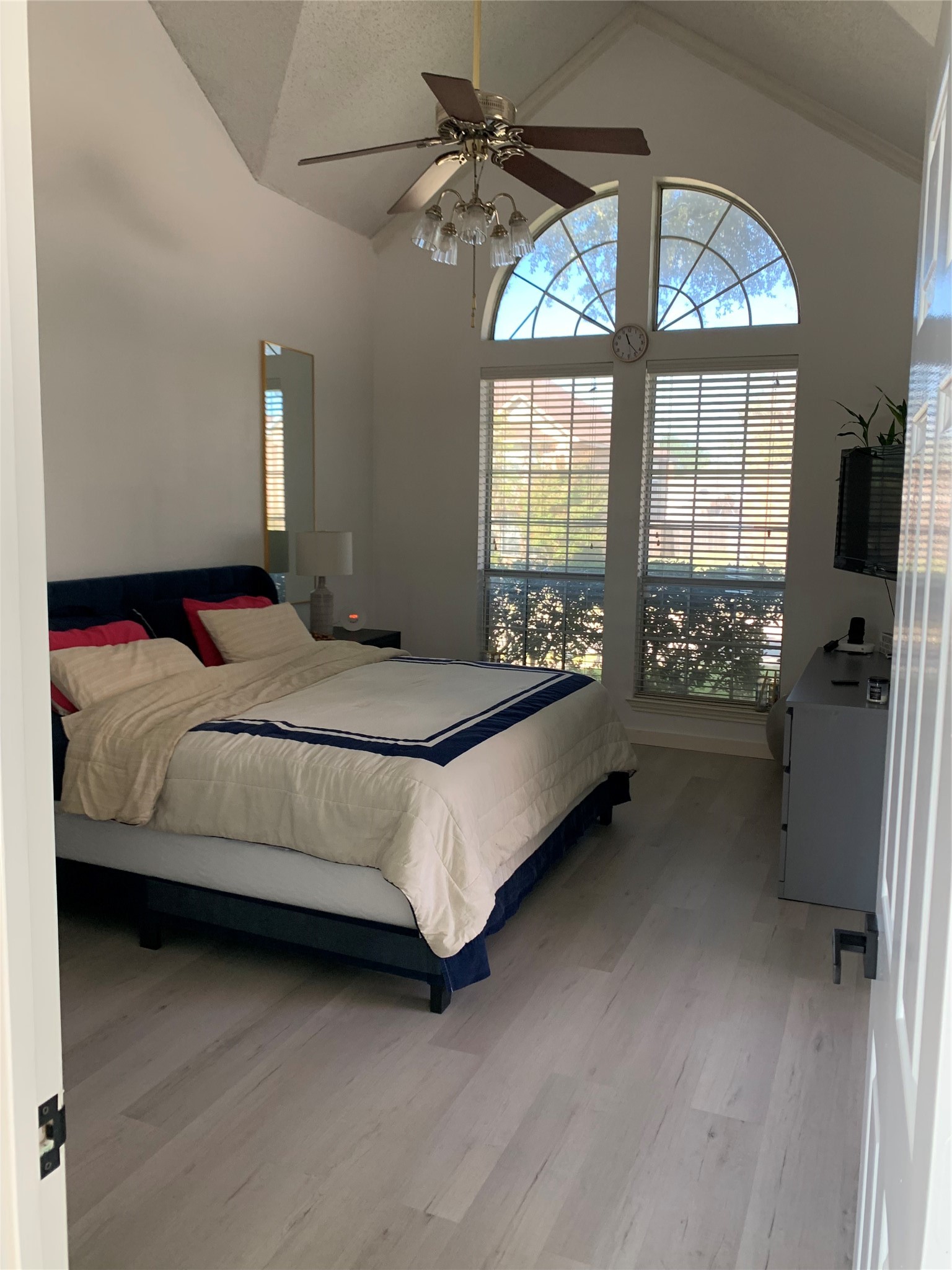 2010 Deepwood Street
