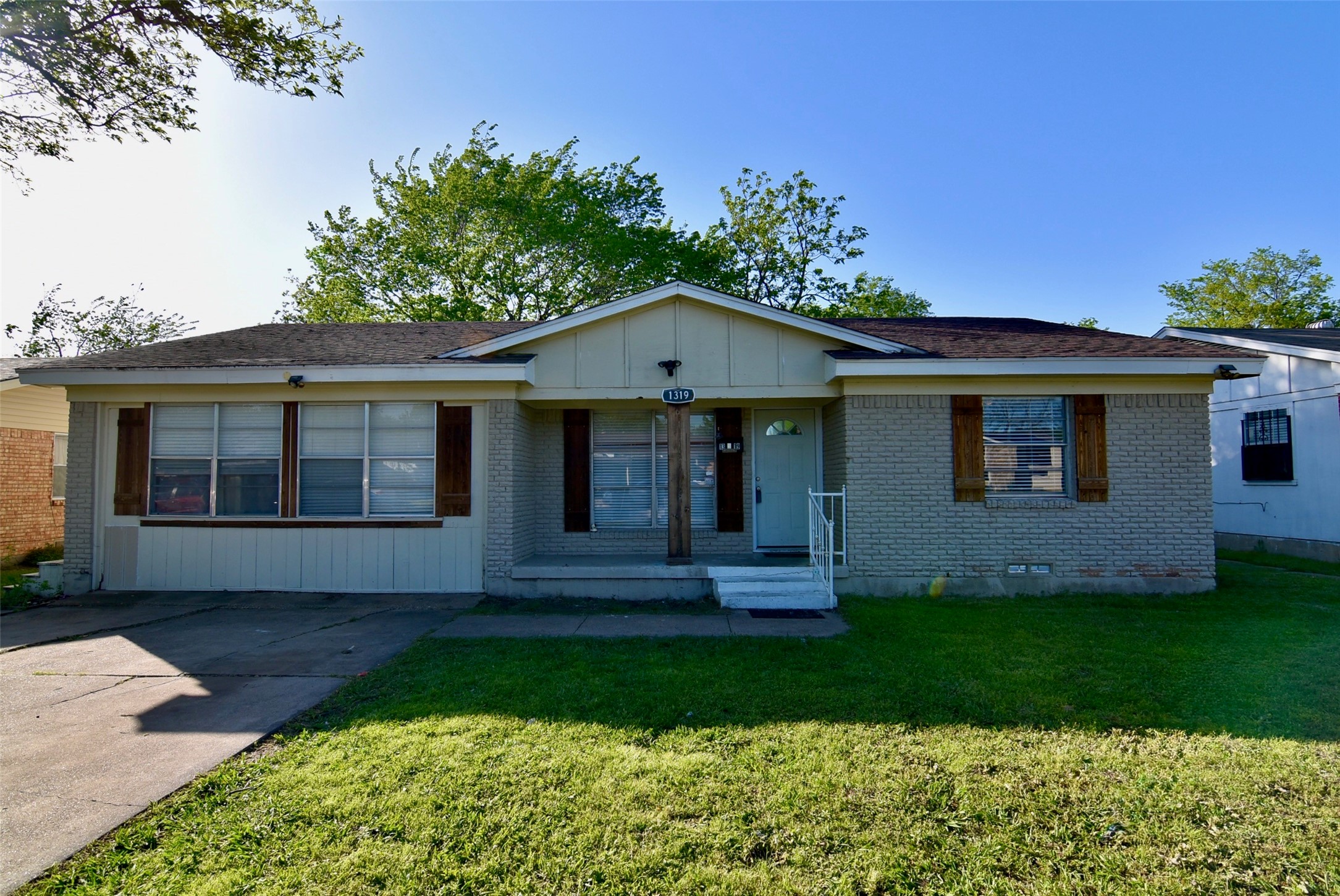 1319 Summit Street