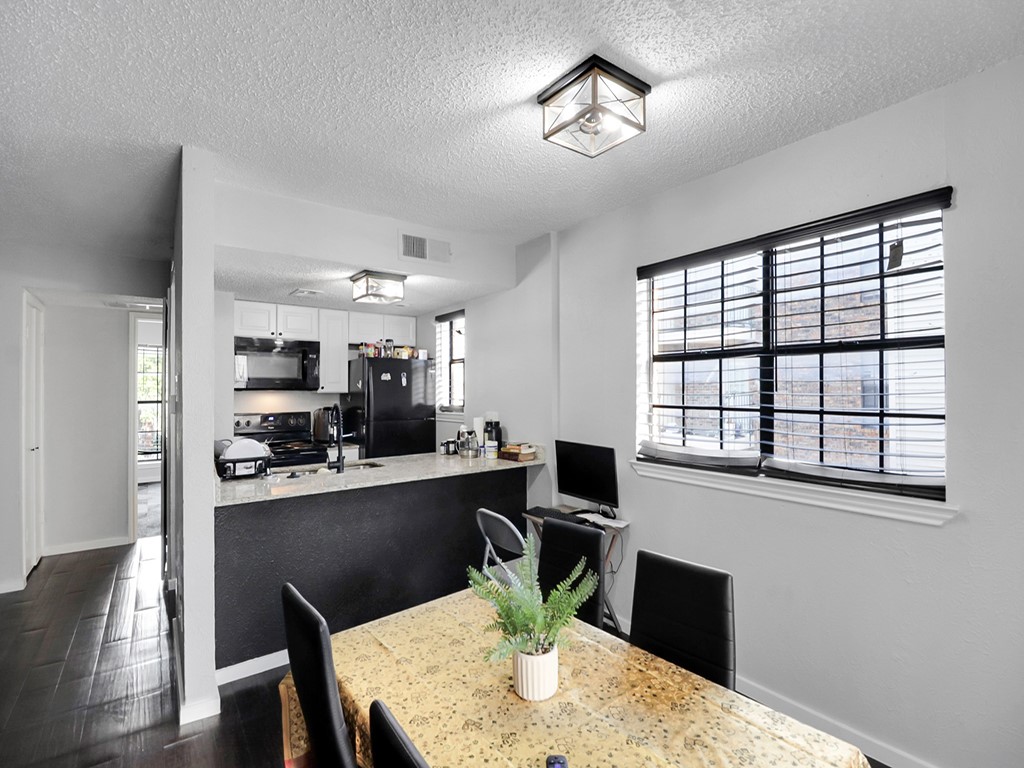 9520 Royal Lane 210