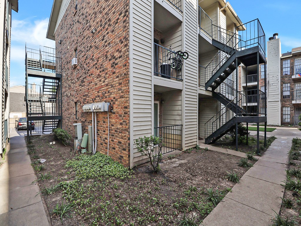 9520 Royal Lane 210