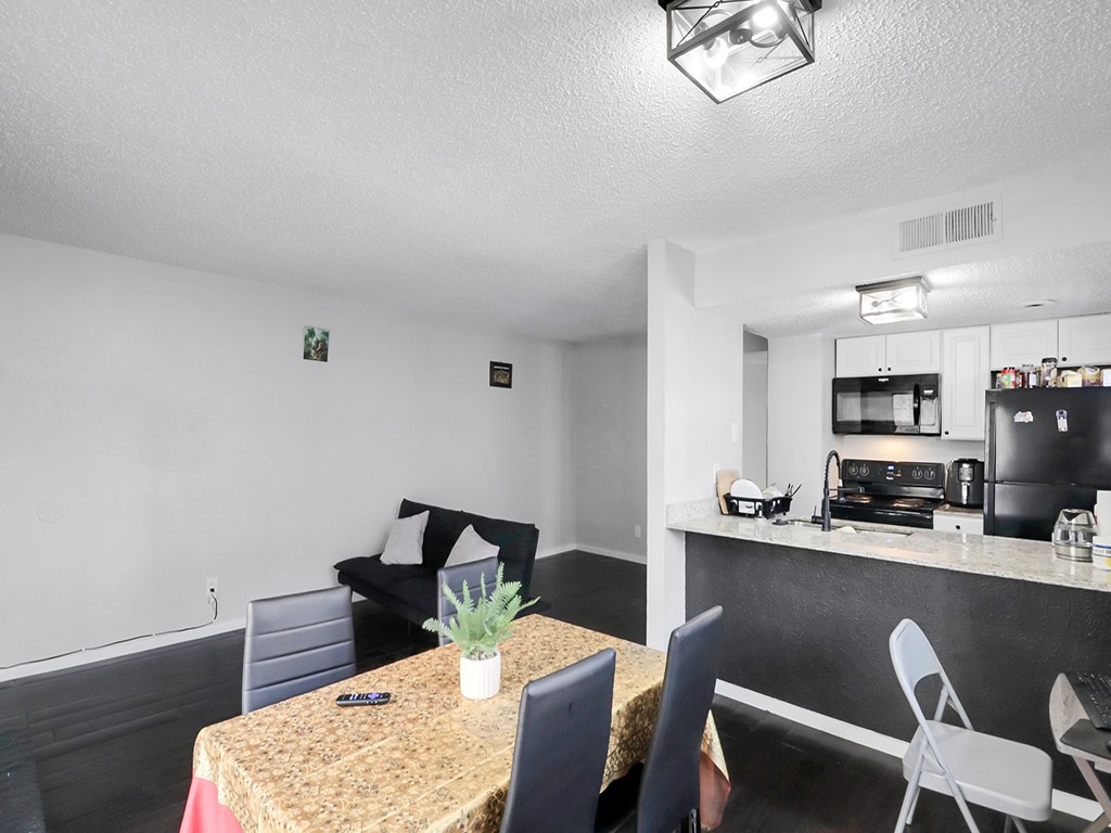 9520 Royal Lane 210