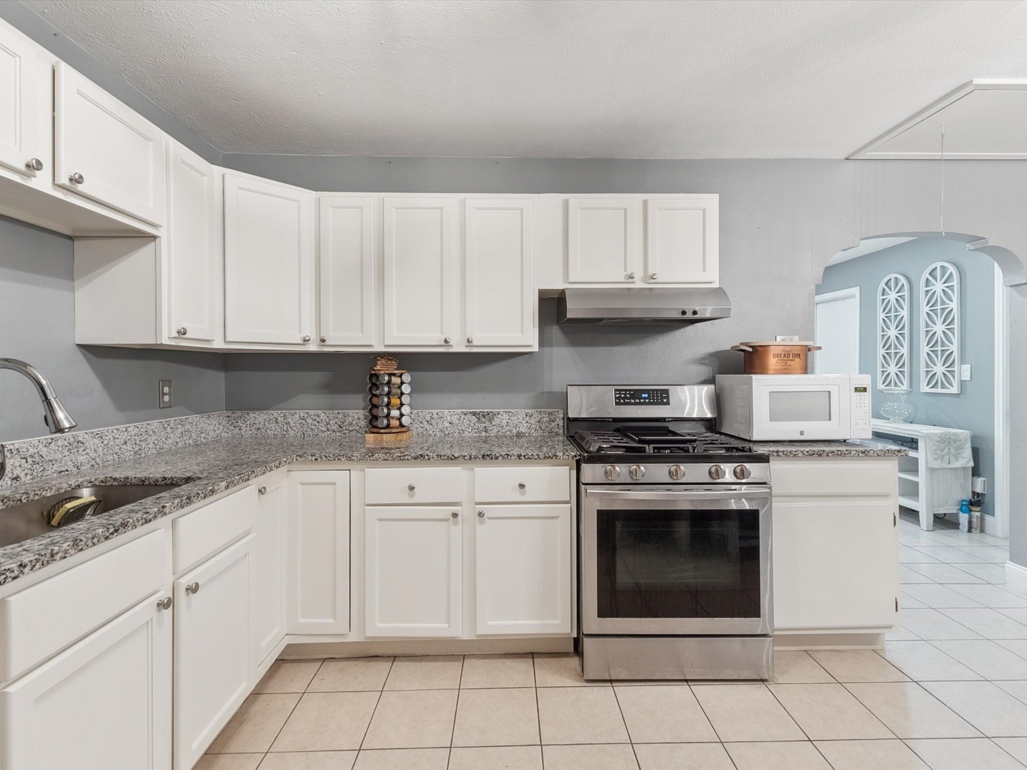 2515 Roanoke Avenue
