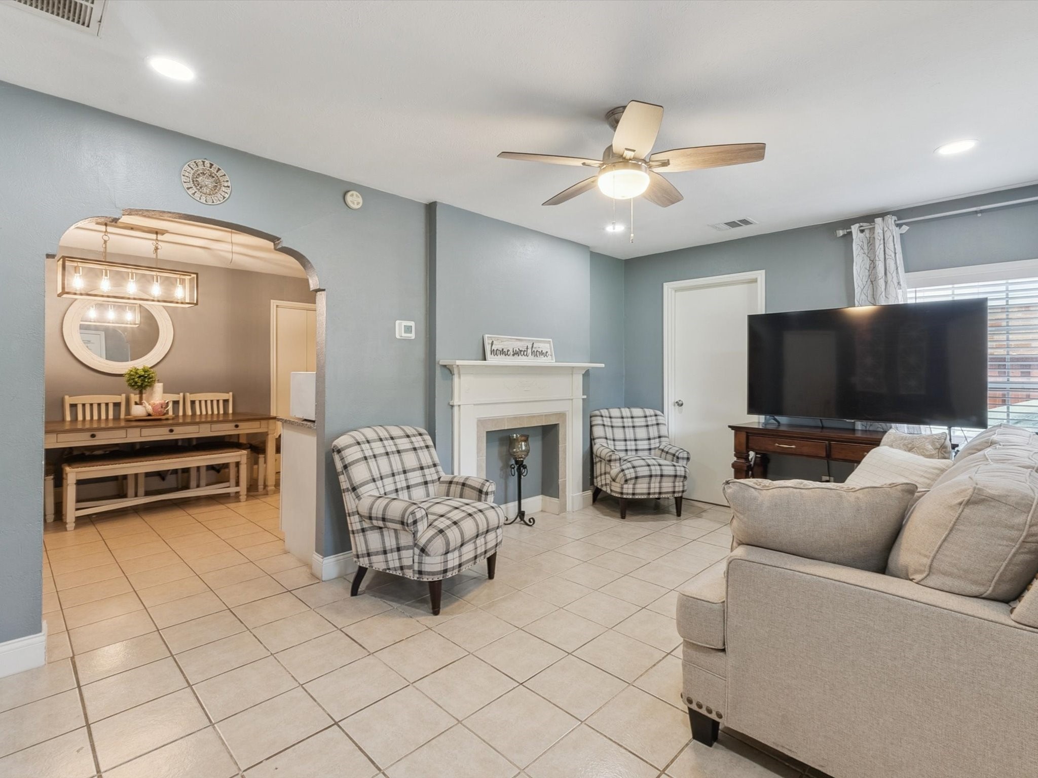2515 Roanoke Avenue