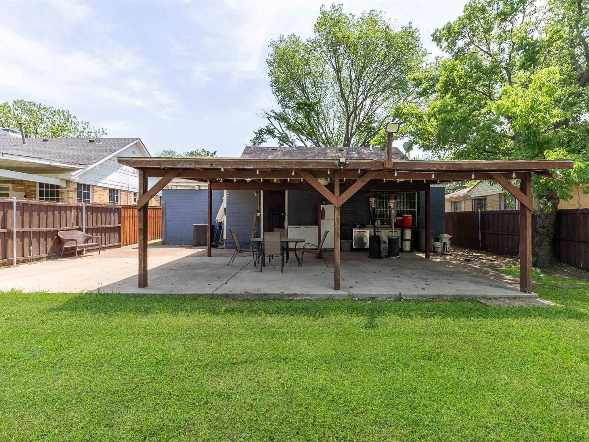 2515 Roanoke Avenue